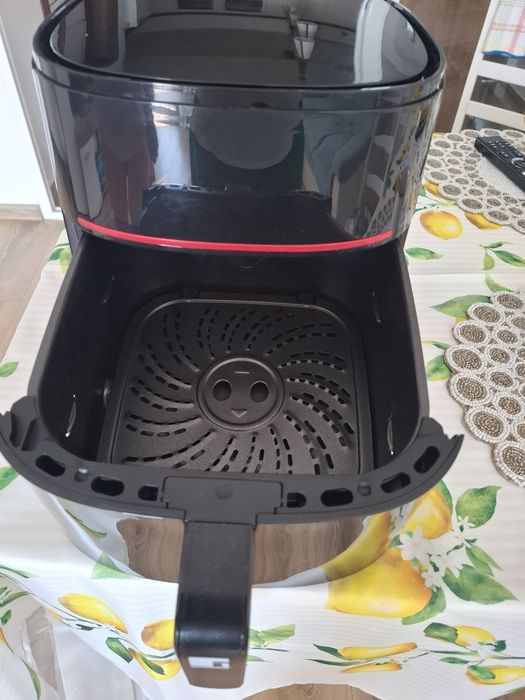Vând Friteuza cu aer cald BERGNER ETRA 6 L