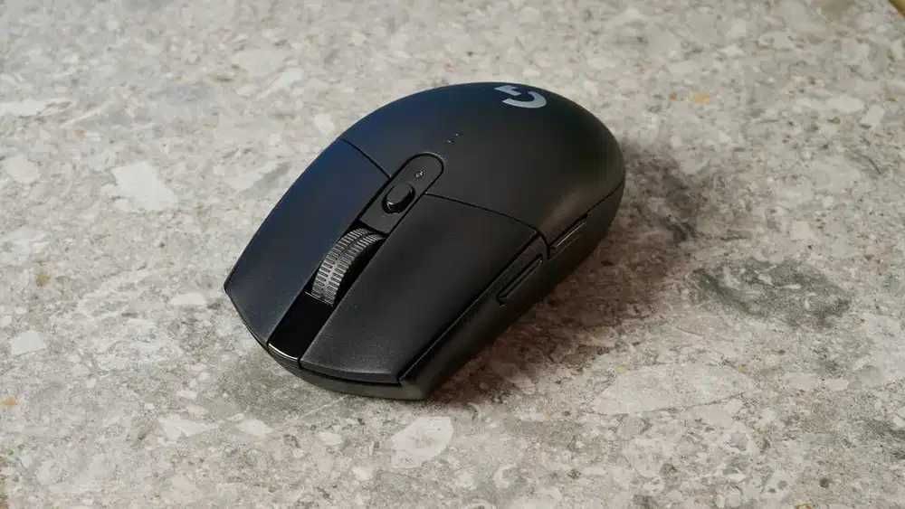 Беспроводная игровая мышь Logitech G305 (4 цвета)