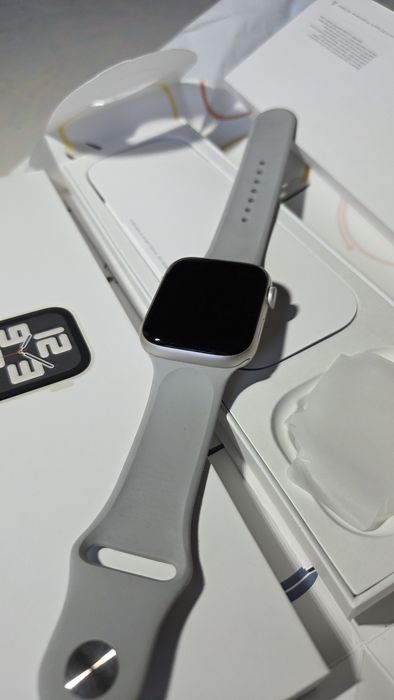 Apple watch se2 44m