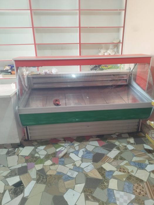 Продаю полки и холодильники б/у