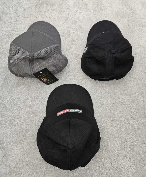 нови шапки с козирка