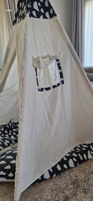 Cort Copii Teepee folosit in interior