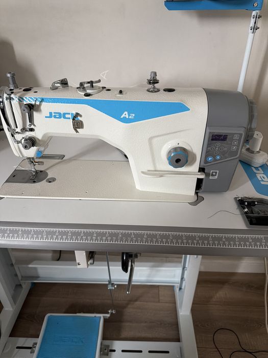 Бытовая швейная машина