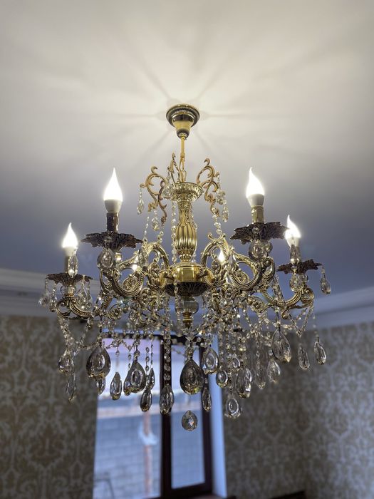 Продается Шикарная Классическая Люстра.