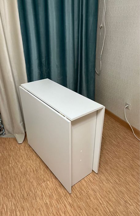 мебель. Шкаф, диван, стол