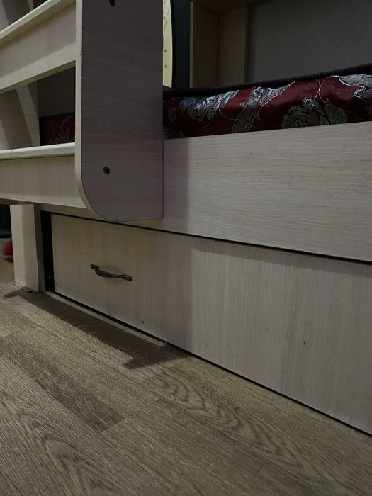 Продам 2-х ярусную кровать