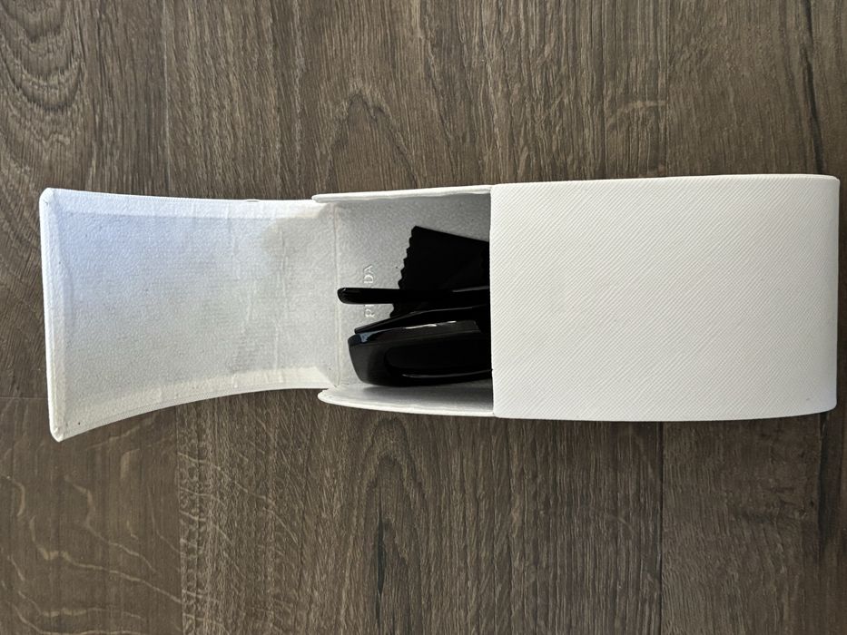 Дамски черни слънчеви очила Prada