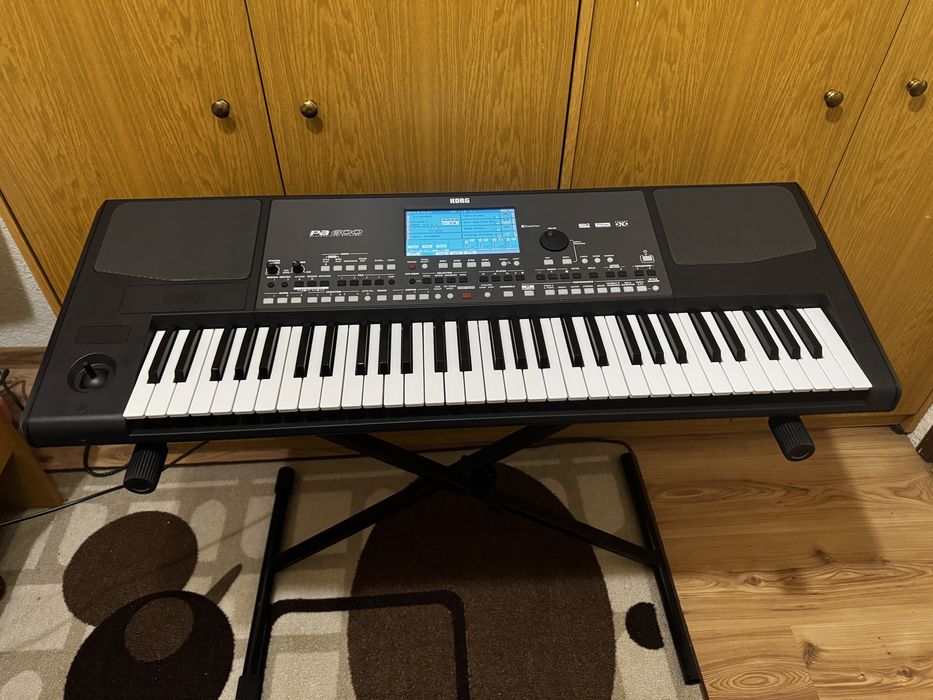 Korg pa600 в отлично състояние
