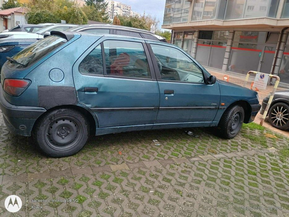 Кола Peugeot 305
