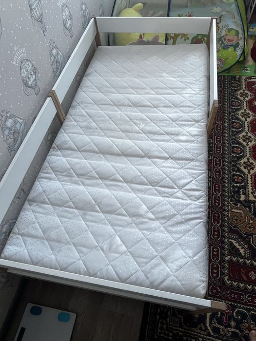 Детская кровать (почти новая)