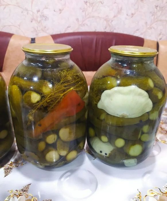 Огурцы в 2-х литровых банках