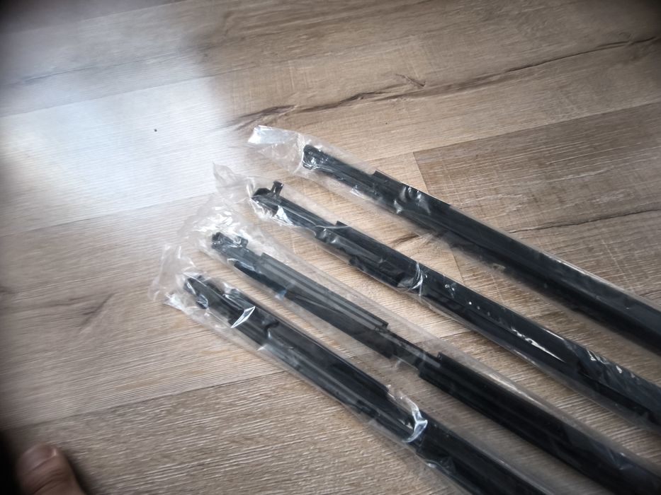 Rav4 06-12 молдинг стекла