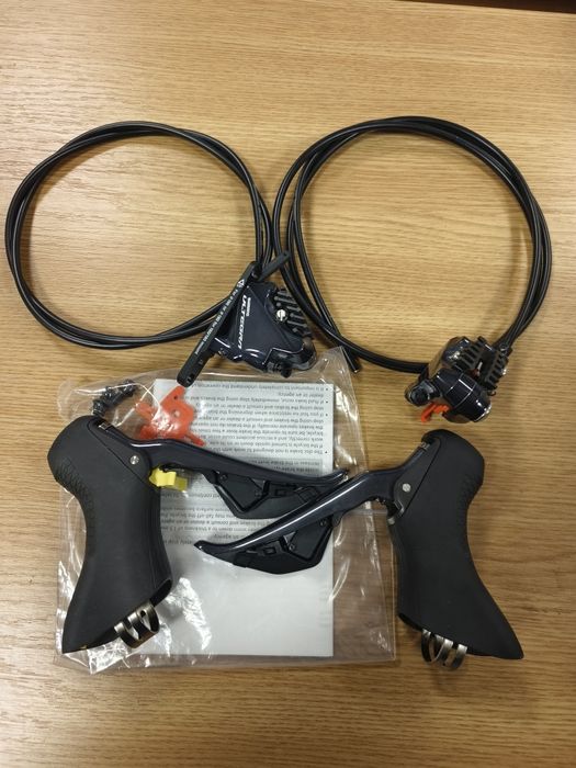 Команди Хидравлични: SHIMANO ULTEGRA Di2 ST-R8070 + BR-R8070/Комплект/