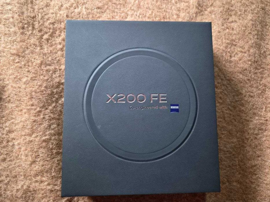Продам смартфон Vivo X200FE 12/512Gb