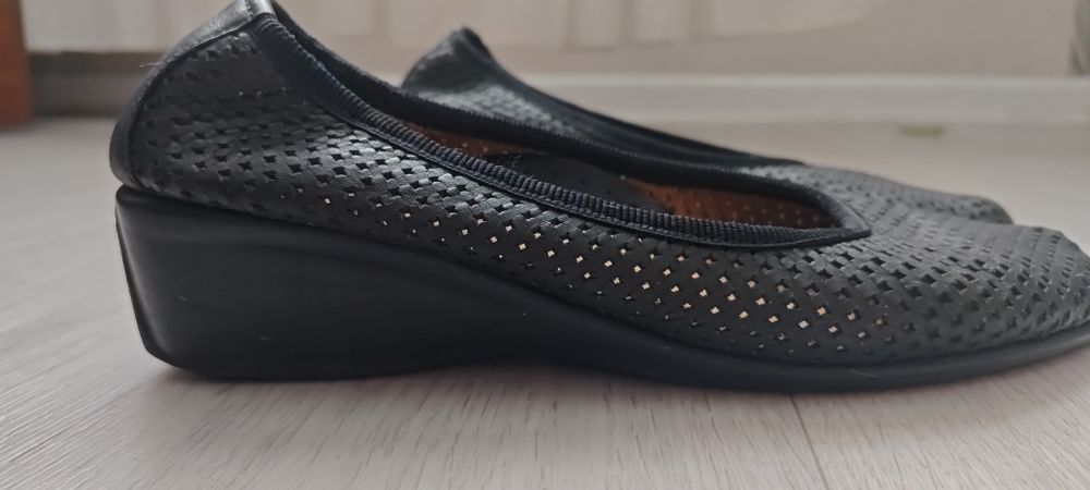 Кожаные балетки.