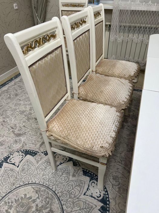 Продам столы и стульяа