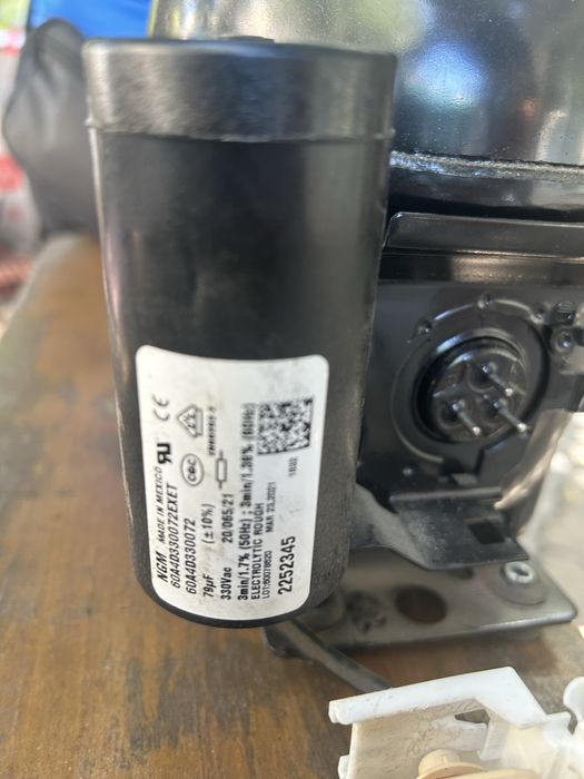 Компресор за хладнилна витрина NEK6214Z