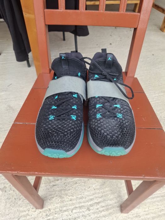 Adidasi jordan ca noi