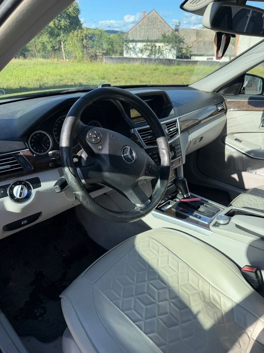 Mercedes-Benz E200