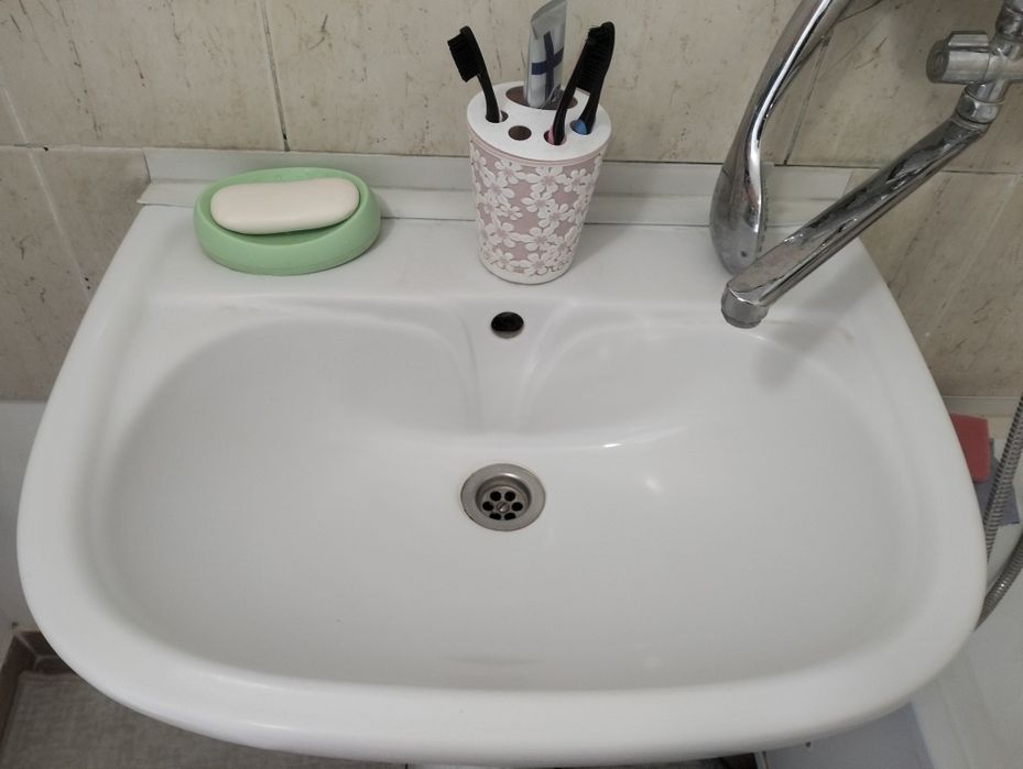 Продам раковину , целая