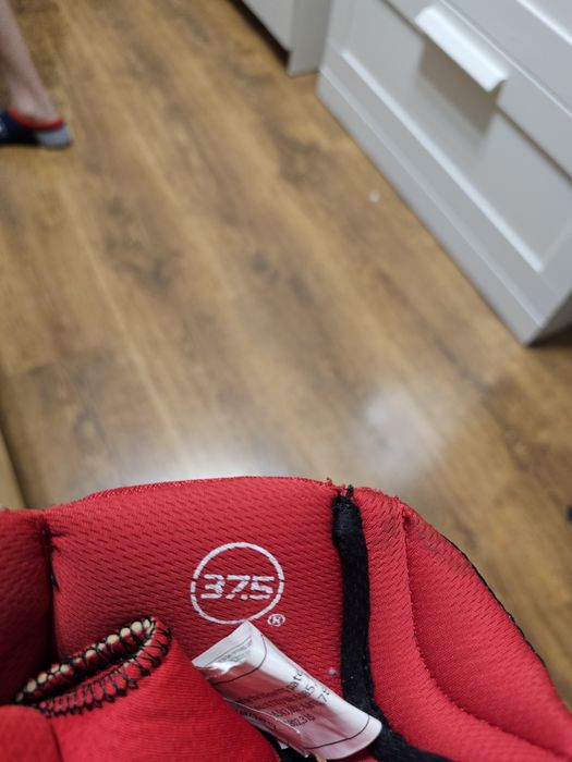 Хоккейные краги почти новые: 60 000 тг. - Хоккей Усть-Каменогорск на Olx