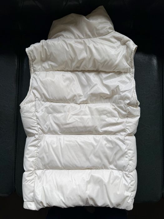 Бял елек Moncler