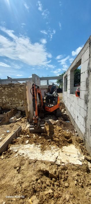 Prestări servicii cu miniescavator