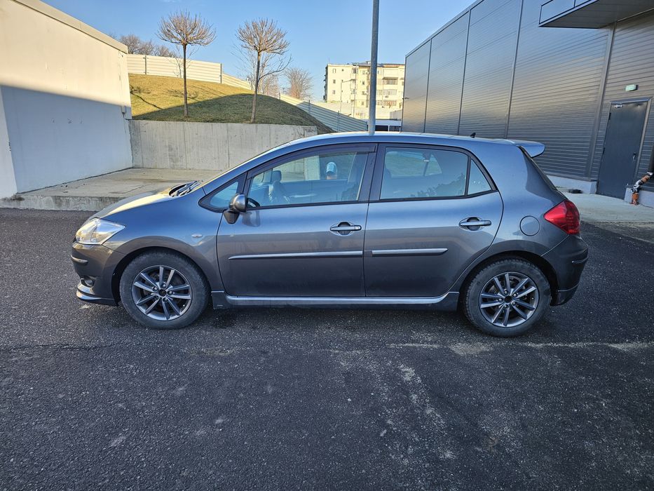 Vând Toyota Auris