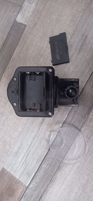 Hrănitor automat pentru pești