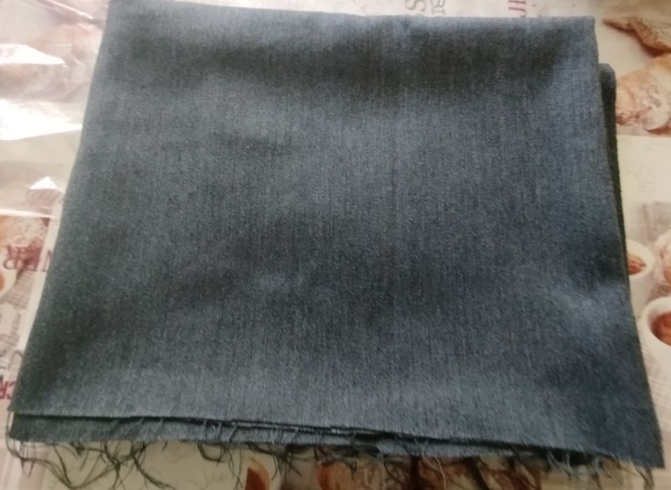 Нов сив вълнен плат