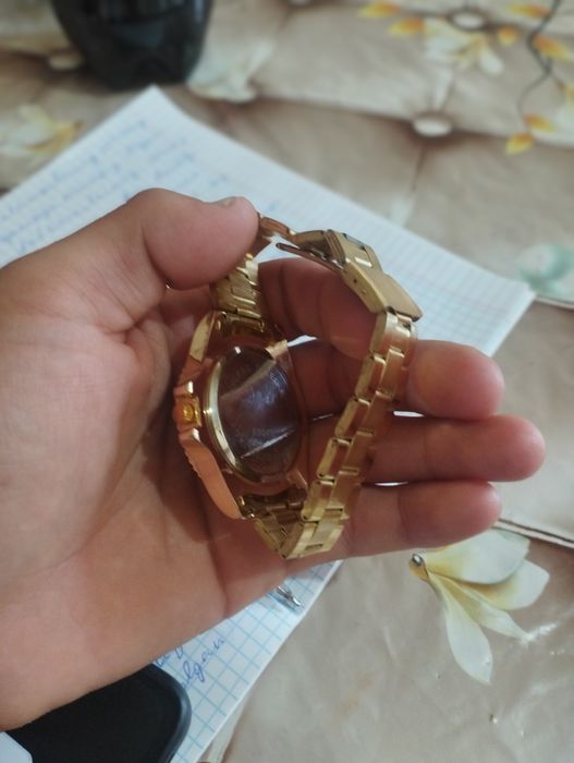 Rolex ustidigi qorasi aylanadi qulay va noodatiy kurinish