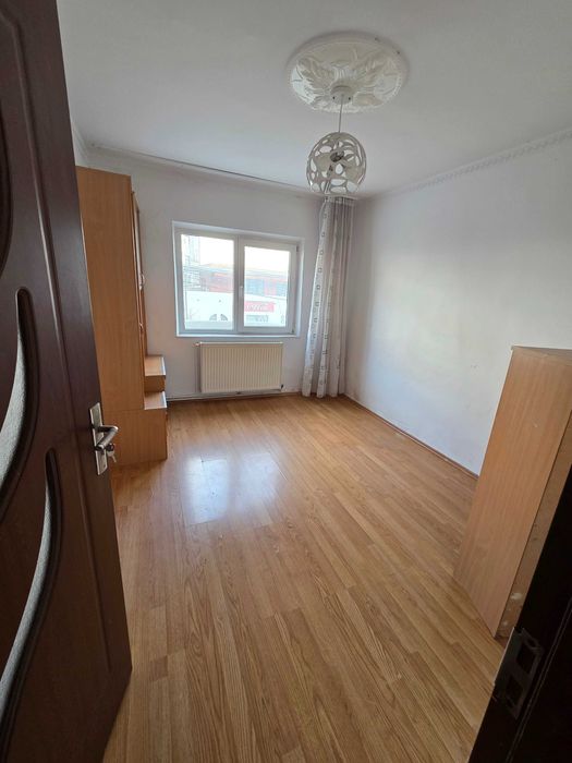 Închiriez apartament ultracentral cu 3camere, 2 bai et 1, 1 Mai
