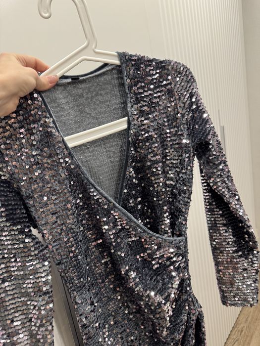 Платье в пайетках