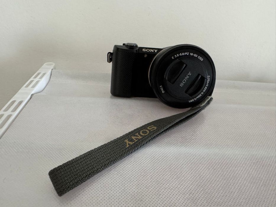 Camera Vlog Sony Mirrorless A5000 + Obiectiv si Geanta