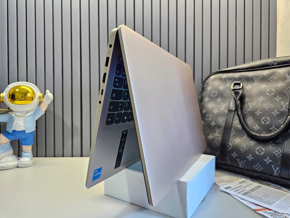 ПРОДАМ Lenovo IdeaPad 3 Ноутбук Core™i3-1115G4/8GB/256SSD/15.6"FullHD.