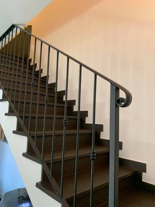 Executăm balustrade din fier forjat.