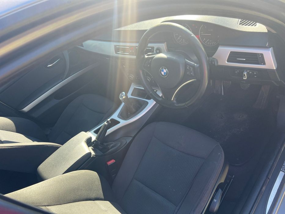 Bata  spate  portbagaj triple ușa geam  bmw e90 facelift 318d