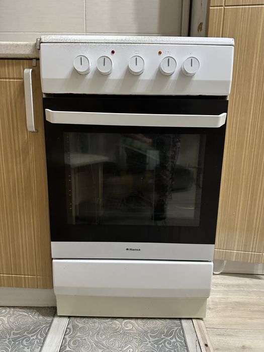 Продам электроплиту Hansa