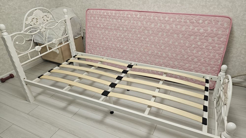 Кровать метал+дерево