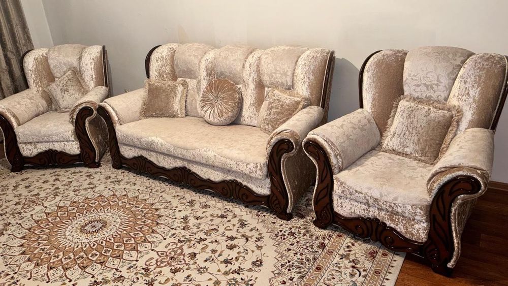 Диван и два кресла