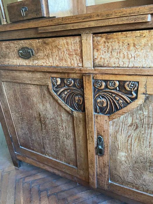 Винтидж бюфет в стил Art Nouveau