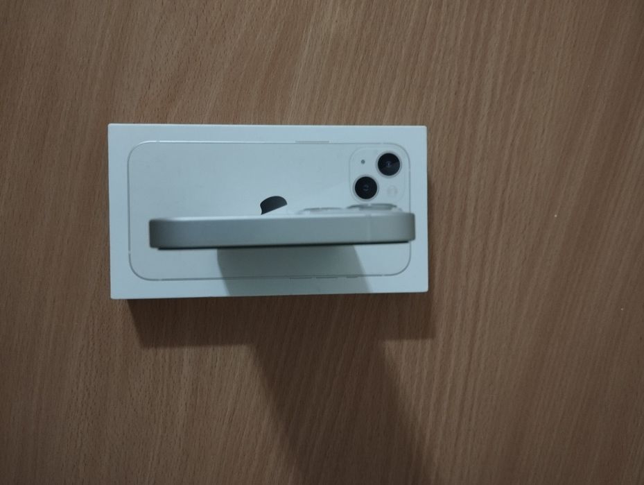 Продам iPhone 13