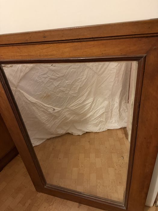 Стари огледала с дървени рамки