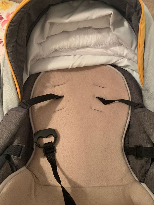 Бебешка количка с летен и зимен кош