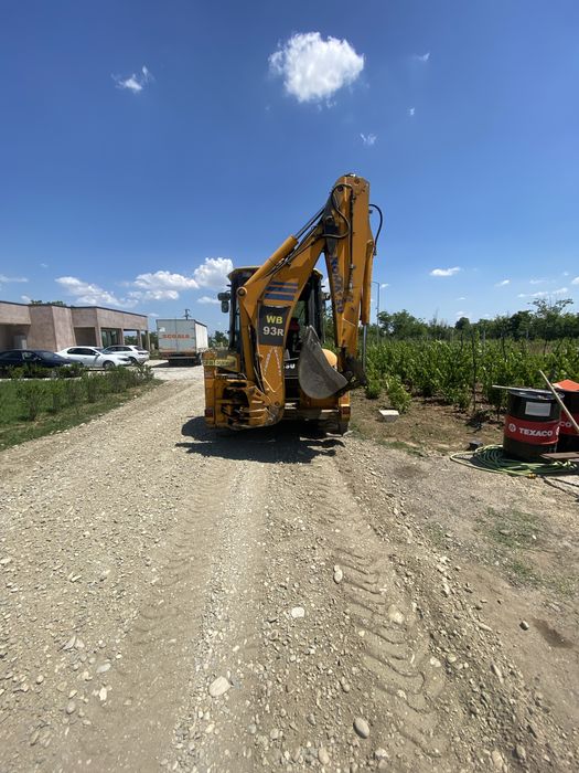 Vând buldoexcavator Komatzu