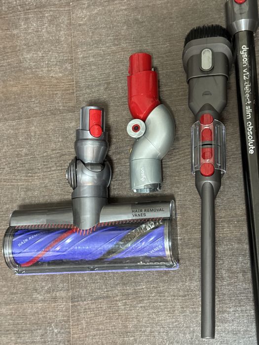 Perie Dyson V12 motorizara plus accesorii  originale noi
