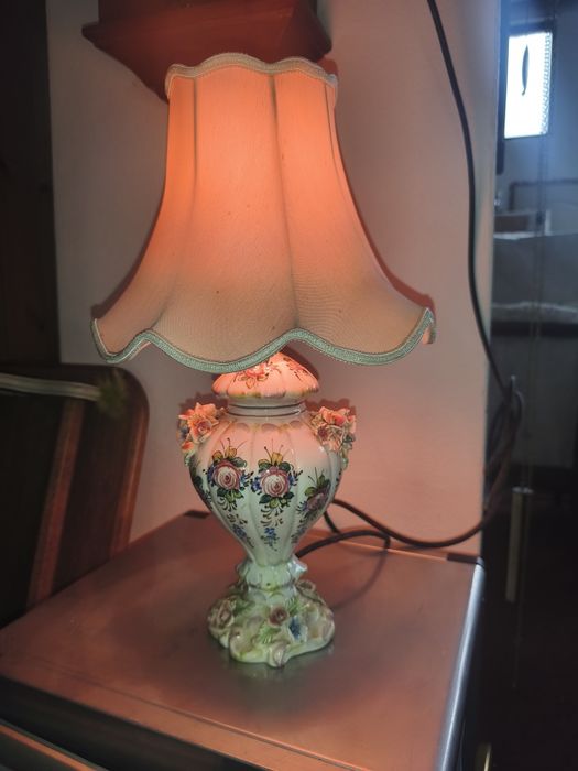 Veioză din porțelan pictată manual