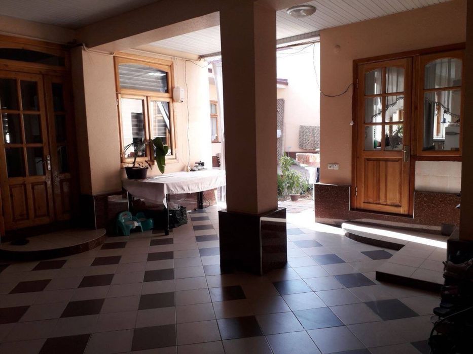 Продаются участок 2.4 соток 7 комнот +подвал 3 санузла