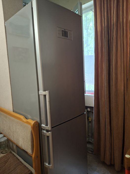 Холодильник  LG.