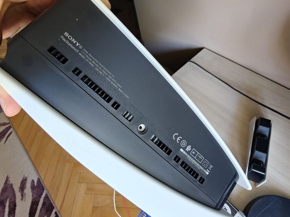 Vând PS5 impecabil